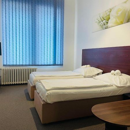 Hotel Bila Ruze สตราคอนนิส ภายนอก รูปภาพ