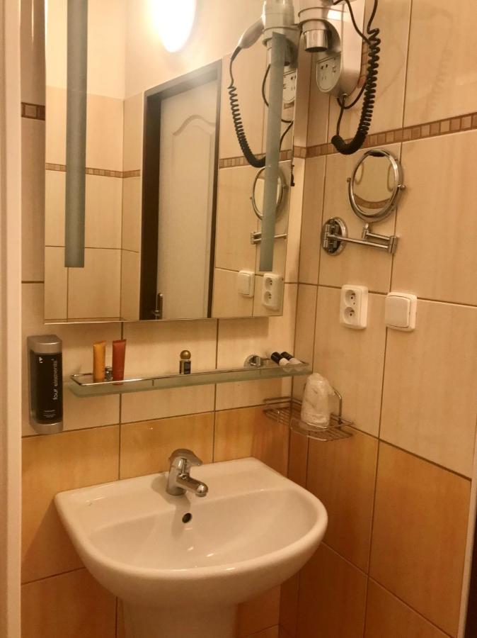 Hotel Bila Ruze สตราคอนนิส ภายนอก รูปภาพ
